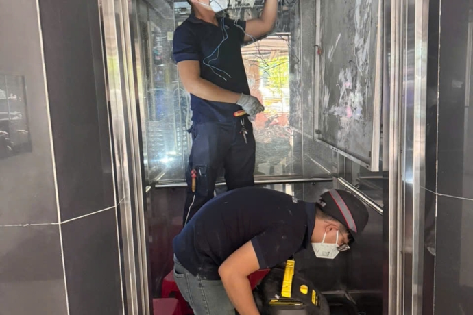 Cải tạo trần Cabin thang máy KONE