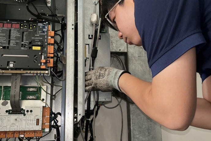 Thay Board Contactor, Decor Cabin Nút Nhấn Cabin tại CHUNG CƯ LÔ J
